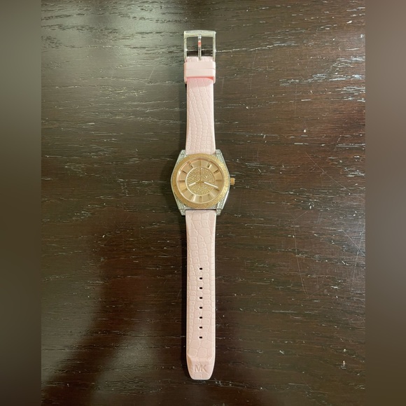 Michael Kors women’s watch with pink rubber band - Picture 2 of 6
